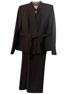 Classic Black Women's Suit Jacket and Pants 10P